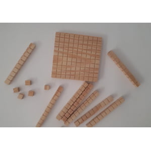 Material dourado do aluno em madeira com 62 peças - CARLU